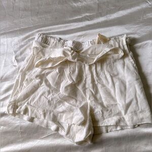 NWT April kiss linen shorts